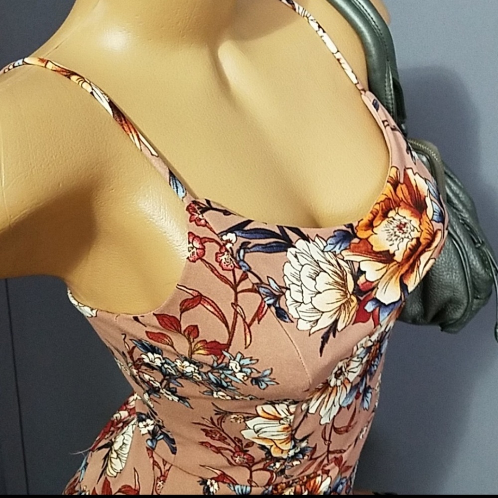 Stunning Sun Dress with Frill Hemline - Picture 4 of 8